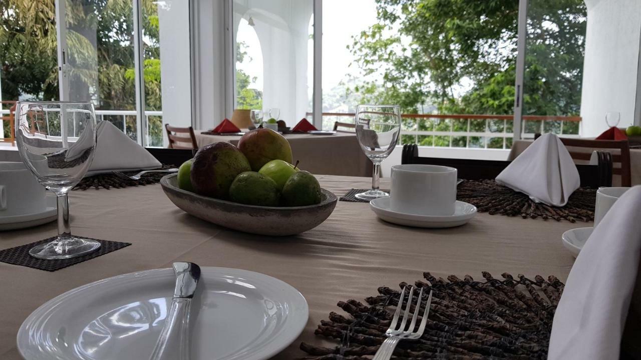 Regent Lodge Hotel & Villa كاندي المظهر الخارجي الصورة