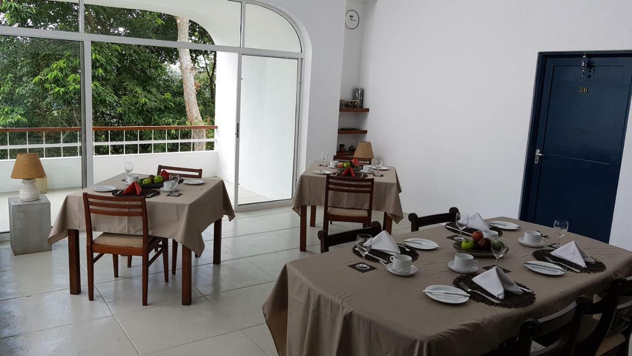 Regent Lodge Hotel & Villa كاندي المظهر الخارجي الصورة