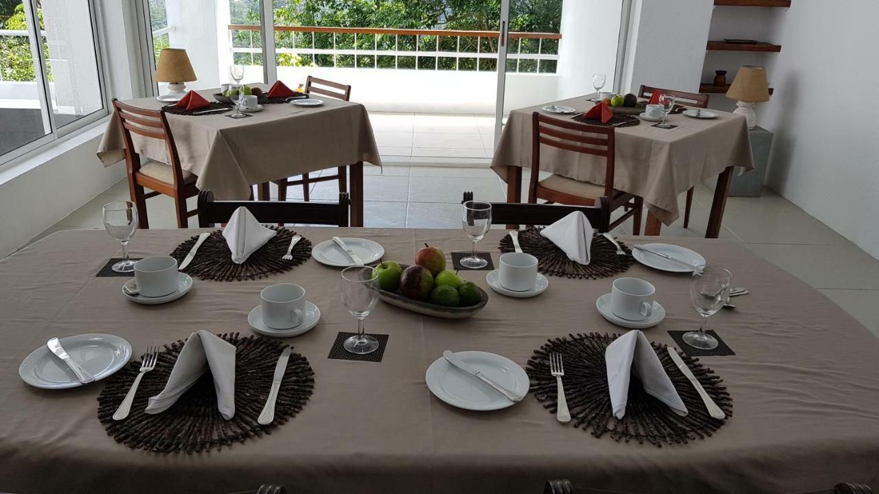 Regent Lodge Hotel & Villa كاندي المظهر الخارجي الصورة