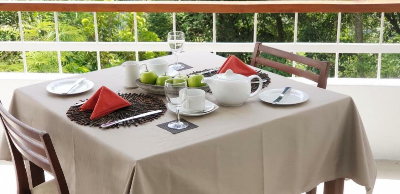 Regent Lodge Hotel & Villa كاندي المظهر الخارجي الصورة
